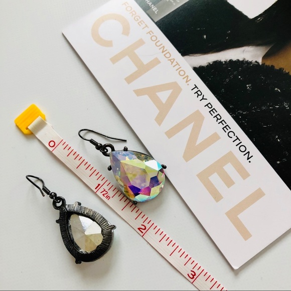 Crystal Earrings & Chanel Makeup Sample - Picture 6 of 8